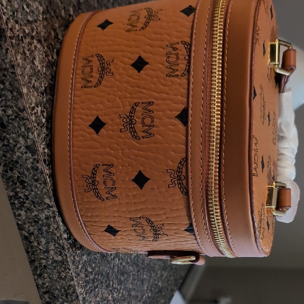 Source Unknown Tan Monogram Cosmetic Case NWT - image 1